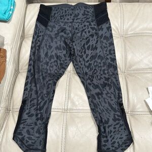 LULULEMON CROP LEOPARD